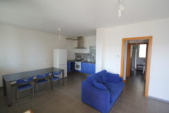 Appartamento trilocale con ingresso indipendente Appartamento trilocale con ingresso indipendente