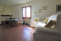 Casa indipendente con grande deposito/magazzino Casa indipendente con grande deposito/magazzino