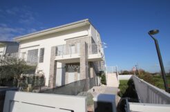 Nuovo appartamento con 3 camere e giardino
