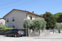 Casa singola – divisa in due appartamenti indipendenti