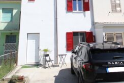 Schiera con doppia corte privata